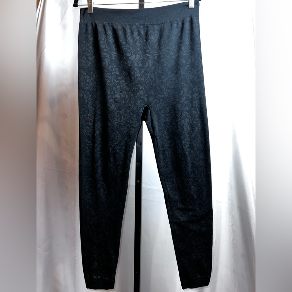 Beautifully "embossed" women's leggings. SIZE 22/24